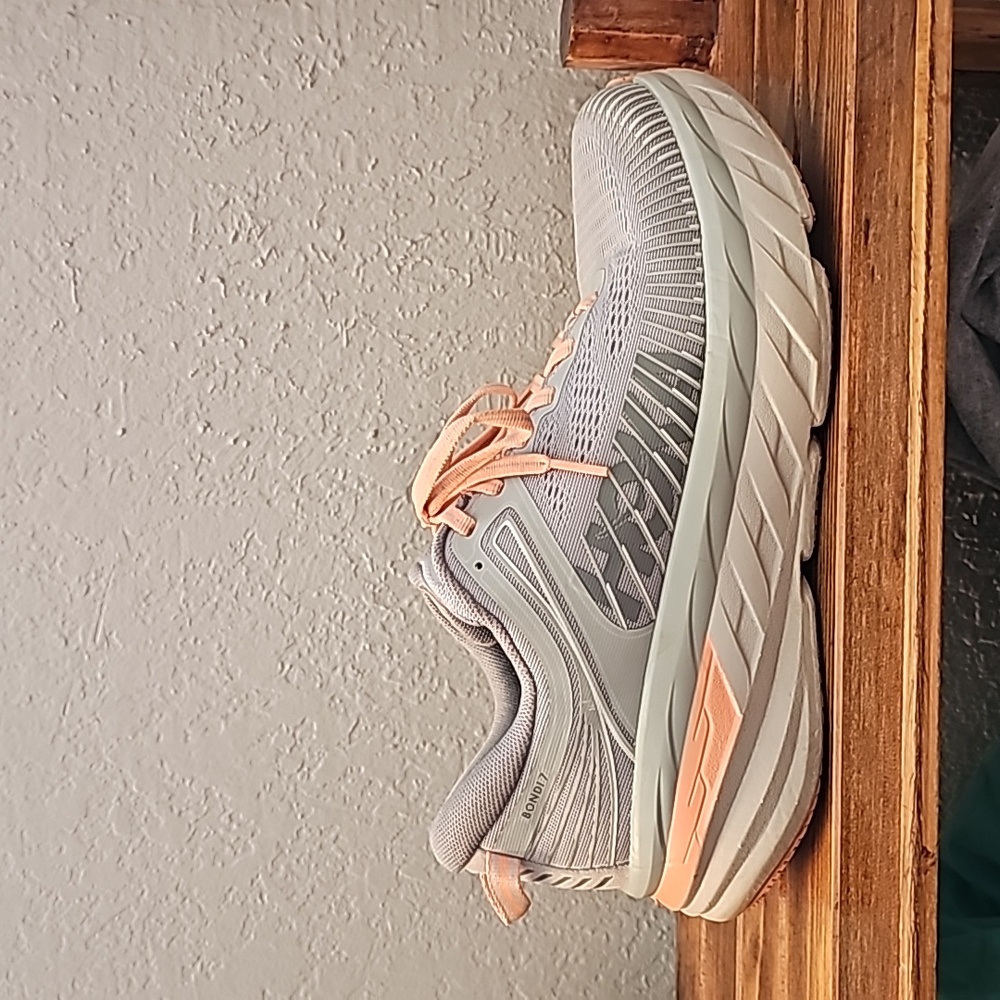 HOKA One One Bondi 7